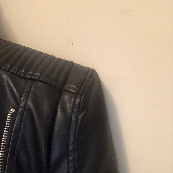 All black vintage styled shoulder padded jacket - Picture 2 of 4